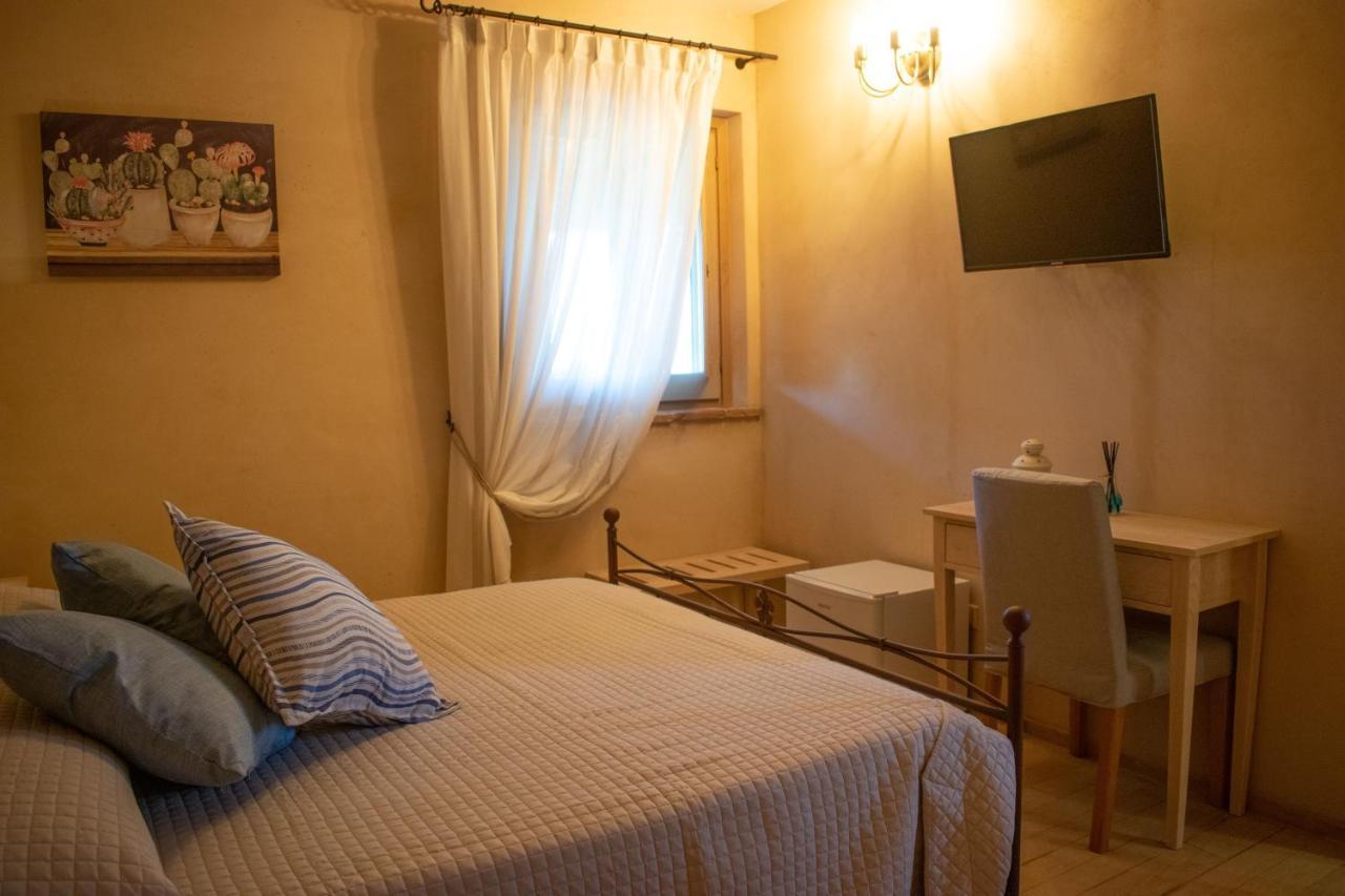 Camera Iris - B&B Antico Casale Monte San Biagio Exterior photo
